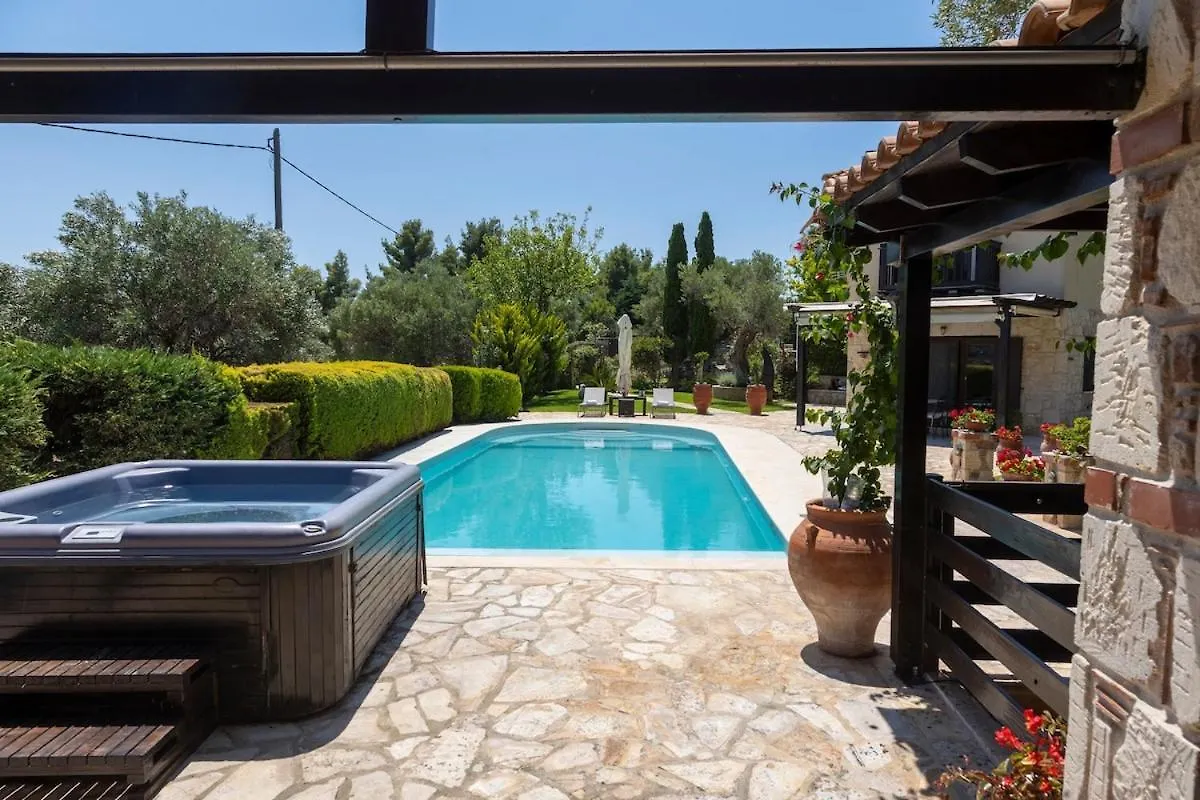 Eco Stone Villa With Private Pool And Jacuzzi Kalándra Görögország